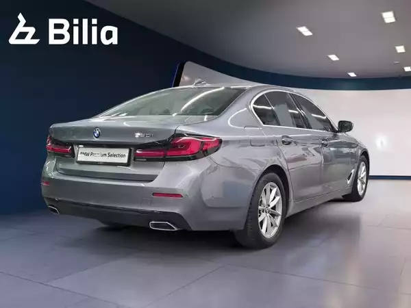BMW 520 520i Berline - Photo 2