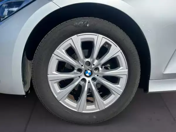 BMW 318 318d Touring - Photo 3