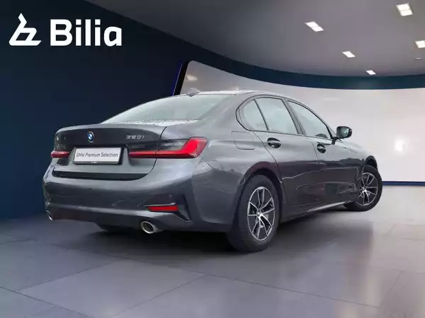 BMW 320 i - Photo 2