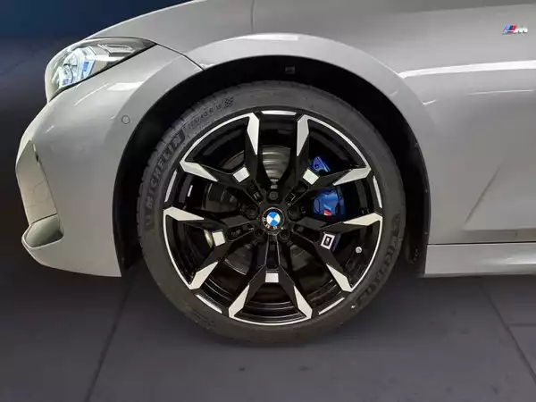 BMW 320 320i M-sport - Photo 3
