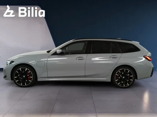 BMW 320 330e Touring xDrive M-Sport - Photo 2