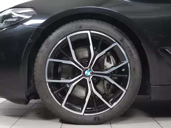 BMW 530 Touring M-SPORT - Photo 3