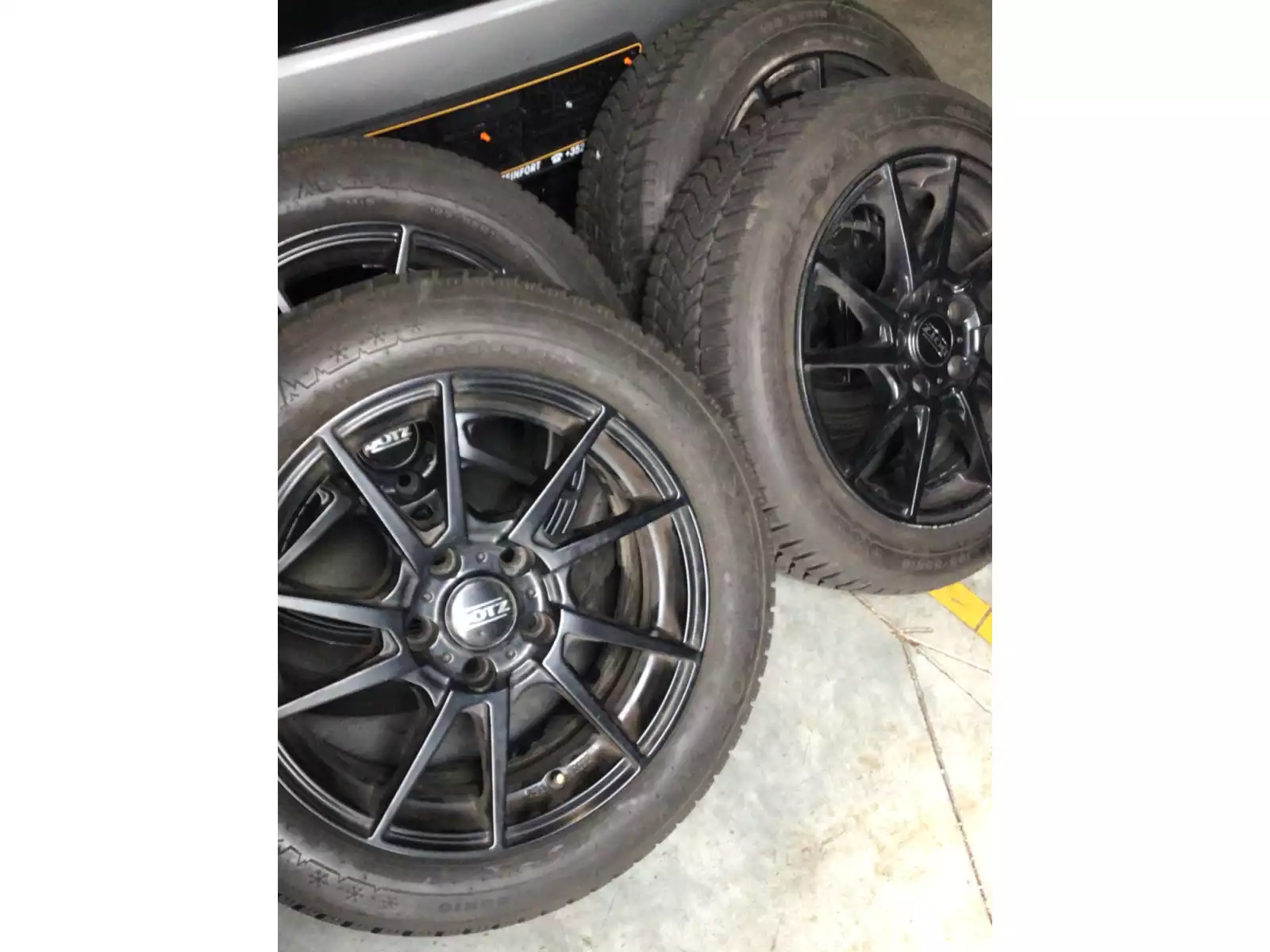 Jantes alu + Pneus hiver 16 195/55 R16 87H - Photo 1