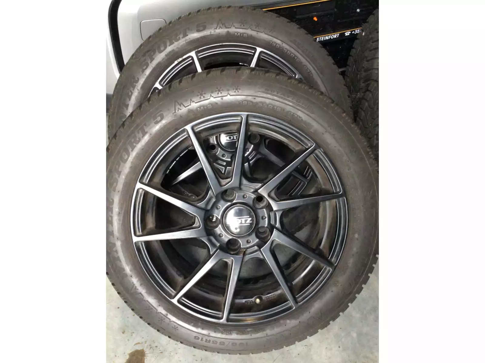 Jantes alu + Pneus hiver 15 195/60 R15 88T - Photo 1
