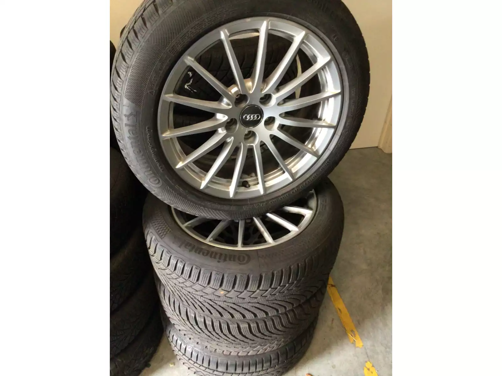 Jantes alu + Pneus hiver 17 225/50 R17 98H - Photo 1