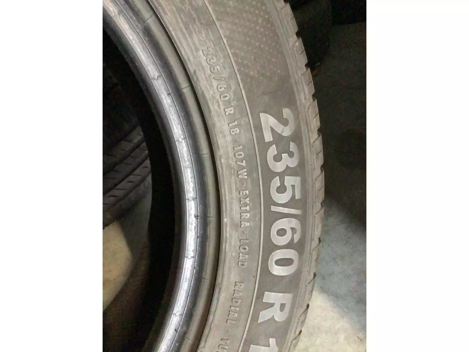 Pneus été 18 235/60 R18 107W - Photo 1