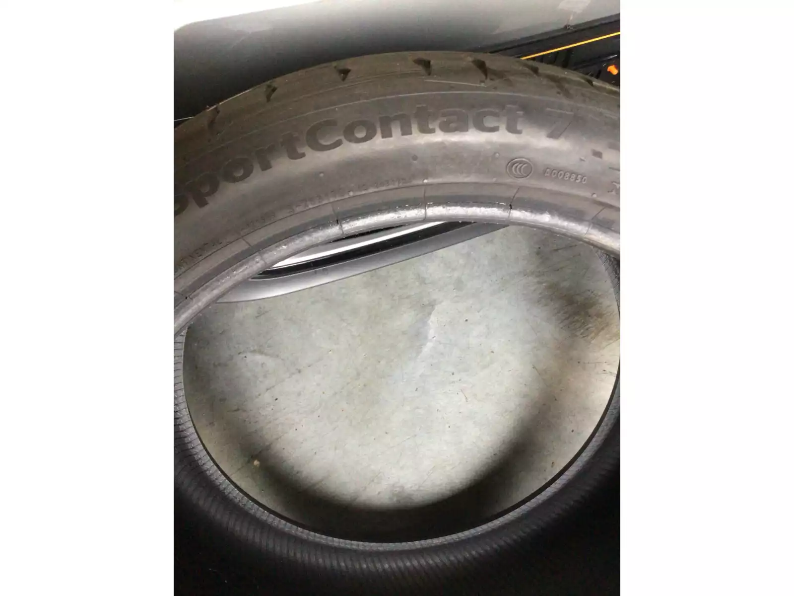 Pneus été 19 245/40 R19 98Y - Photo 1