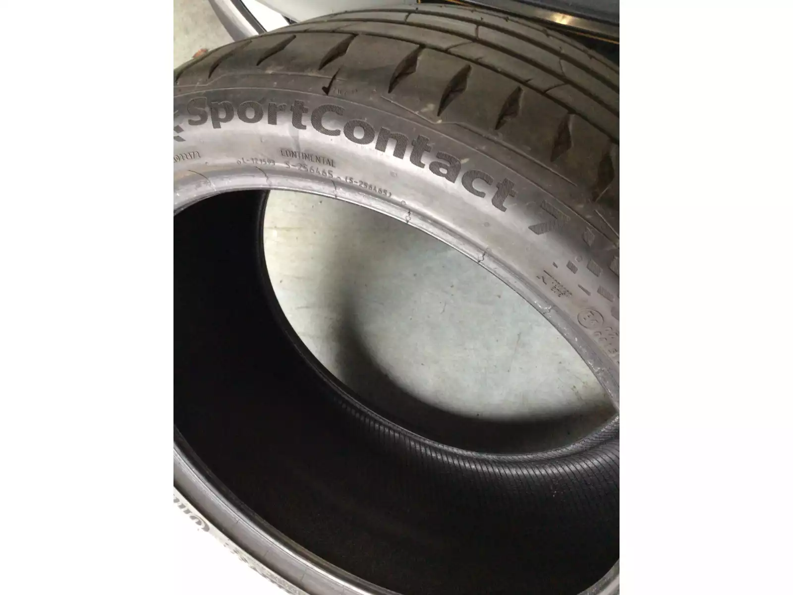 Pneus été 19 275/35 R19 100Y - Photo 1