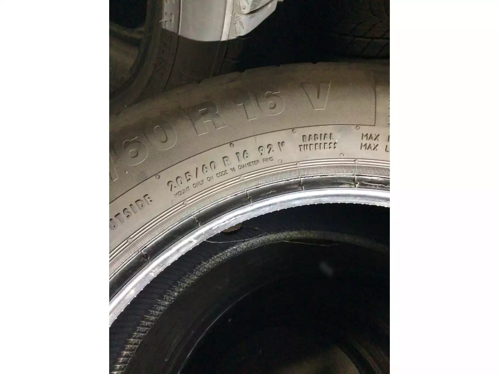 Pneus été 16 205/60 R16 92V - Photo 1