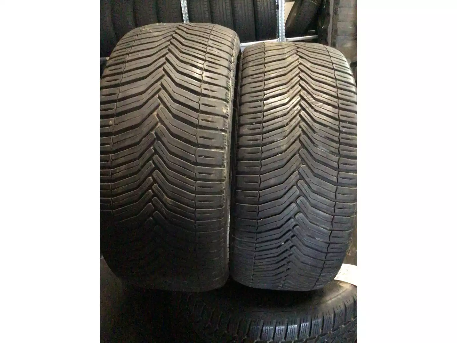 Pneus toutes saisons 18 225/40 R18 92Y - Photo 1