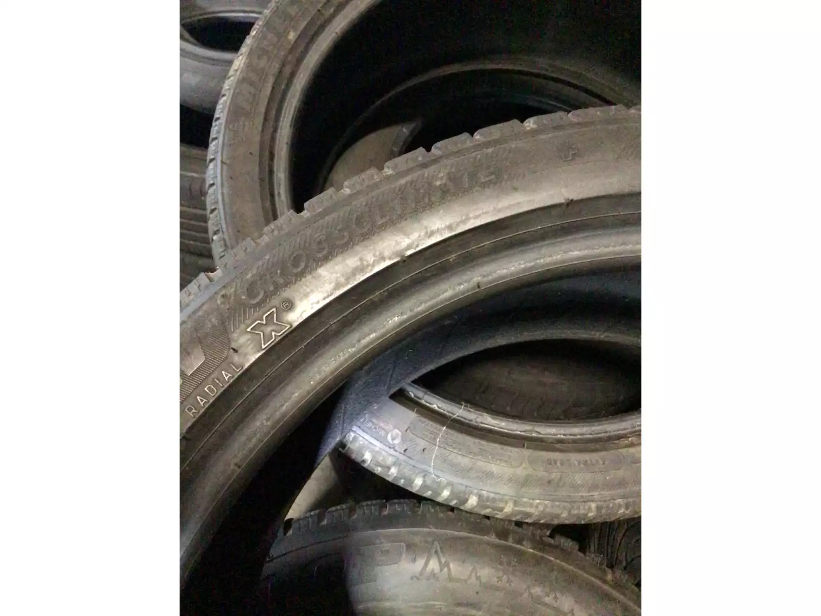 Pneus toutes saisons 18 225/40 R18 92Y - Photo 1