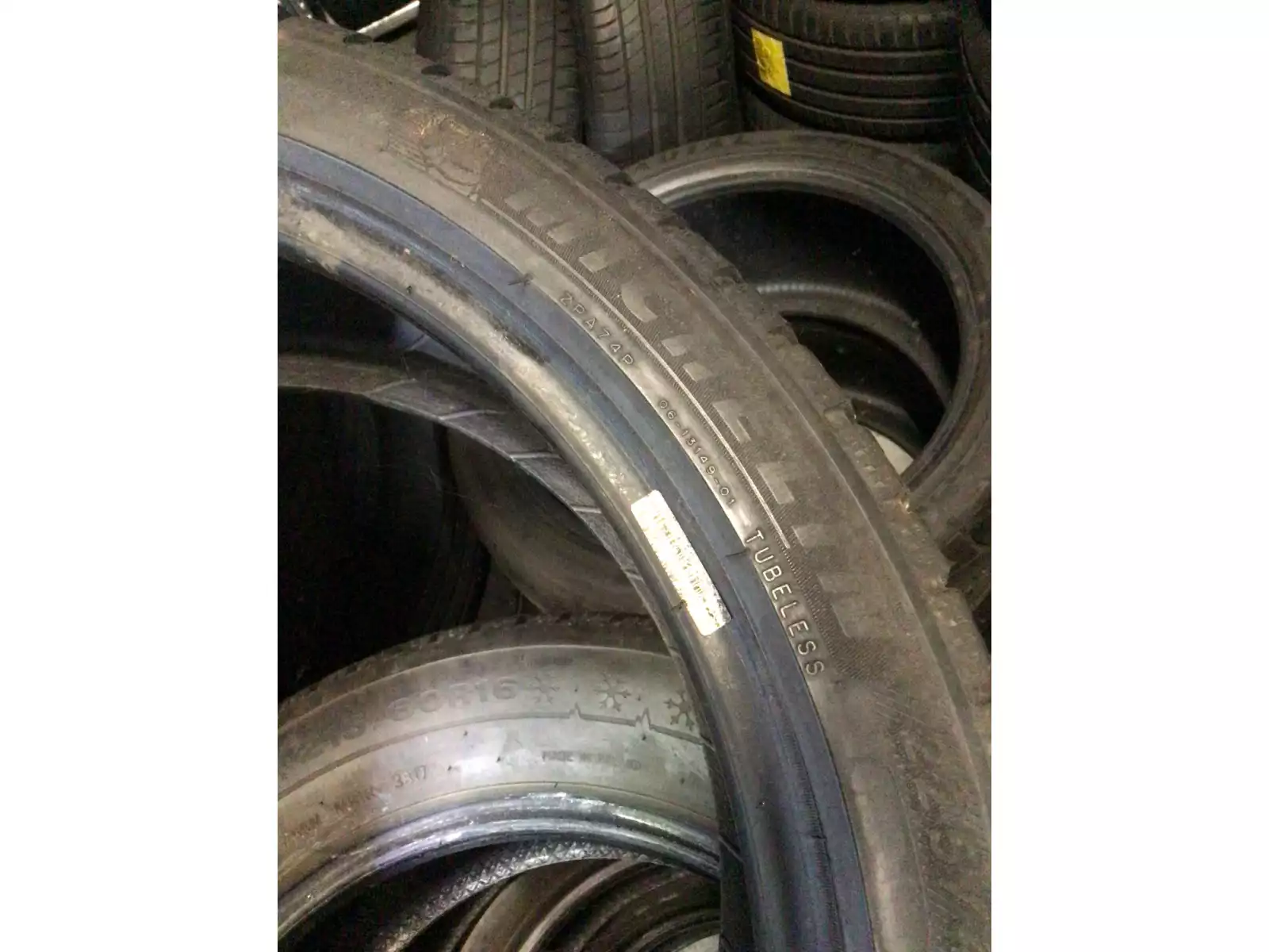 Pneus toutes saisons 18 225/40 R18 92Y - Photo 1