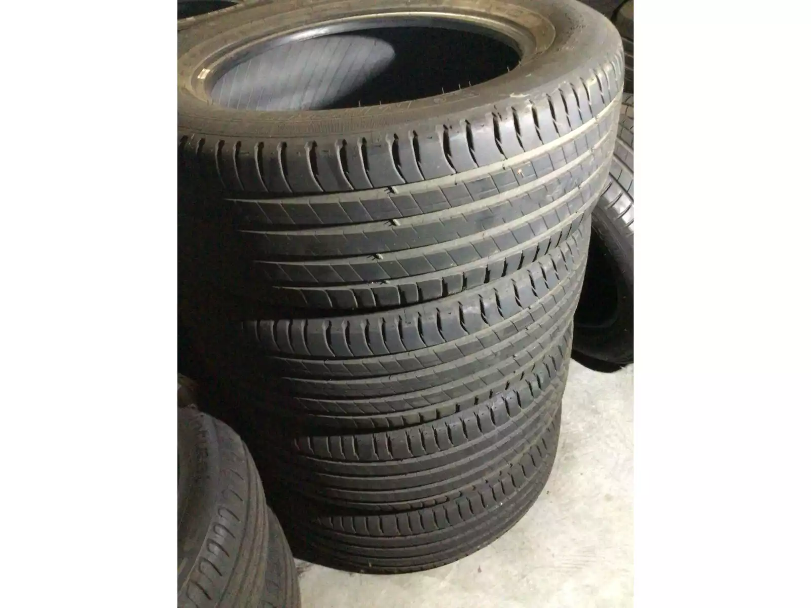 Pneus été 18 235/60 R18 103W - Photo 1
