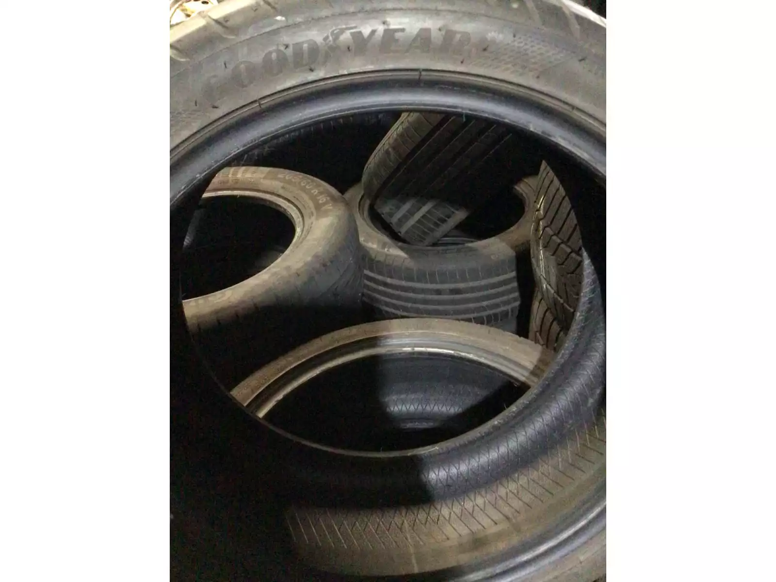 Pneus été 18 225/40 R18 92Y - Photo 1