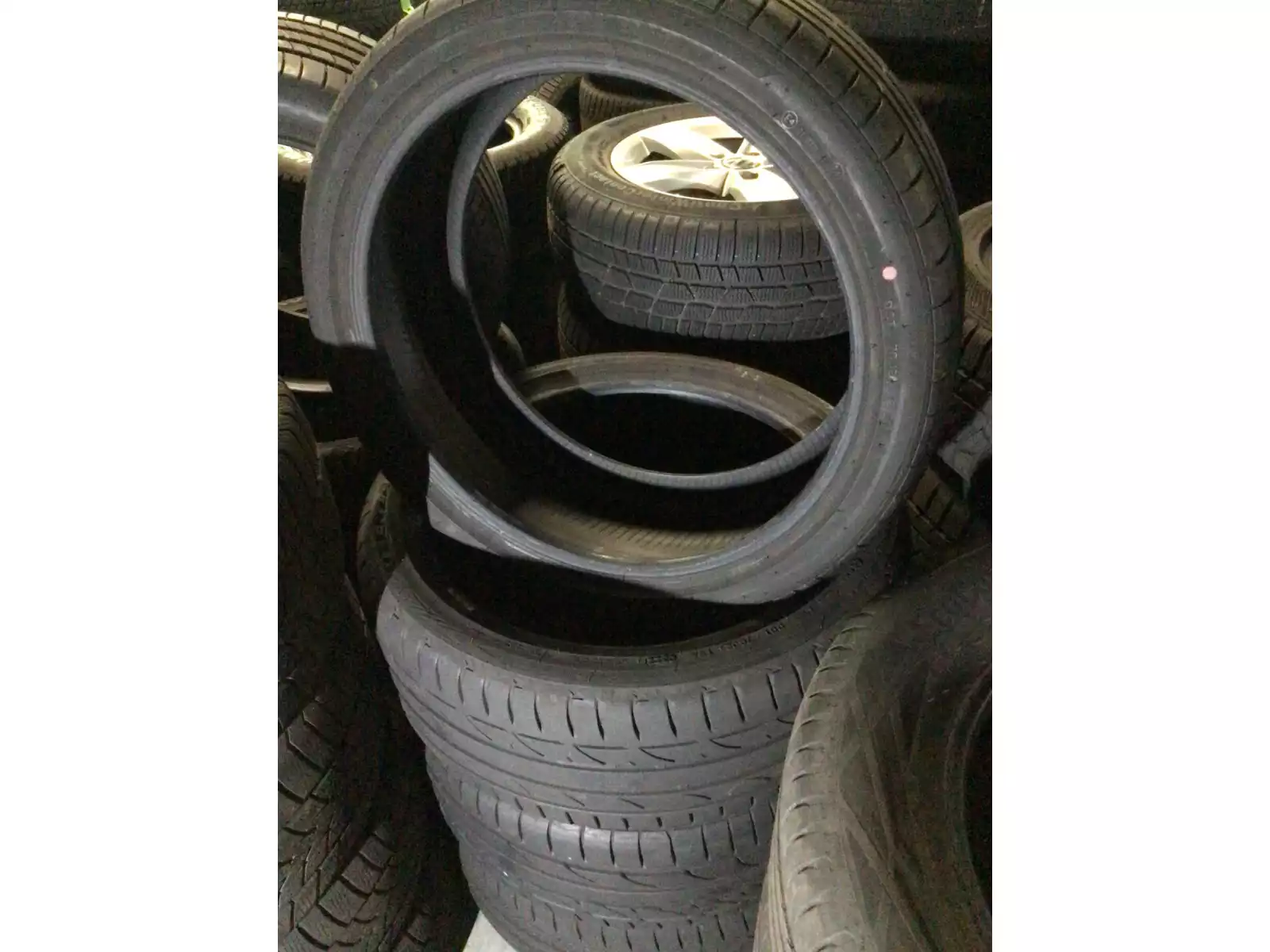 Pneus été 19 225/40 R19 93W - Photo 1
