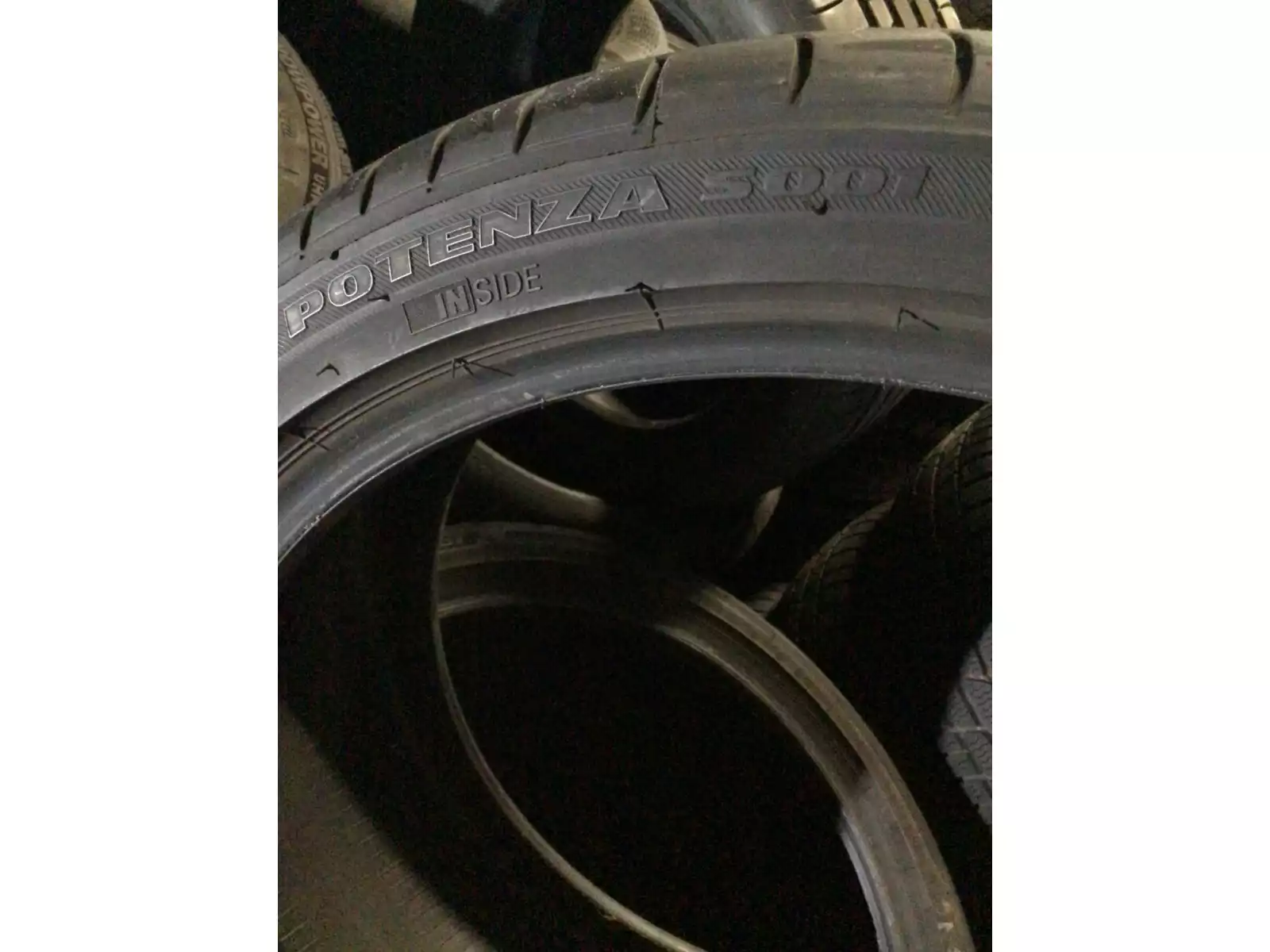 Pneus été 19 225/40 R19 93W - Photo 1