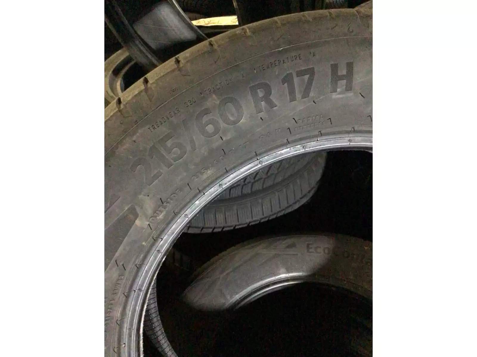 Pneus été 17 215/60 R17 96H - Photo 1