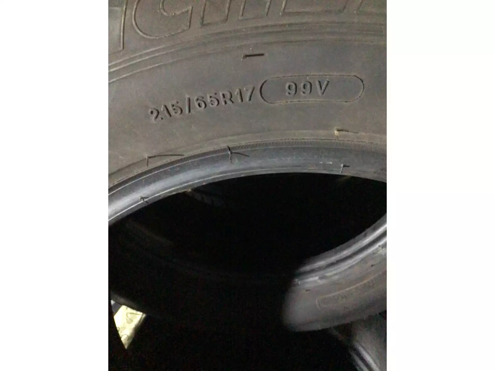 Pneus été 17 215/65 R17 99V - Photo 1