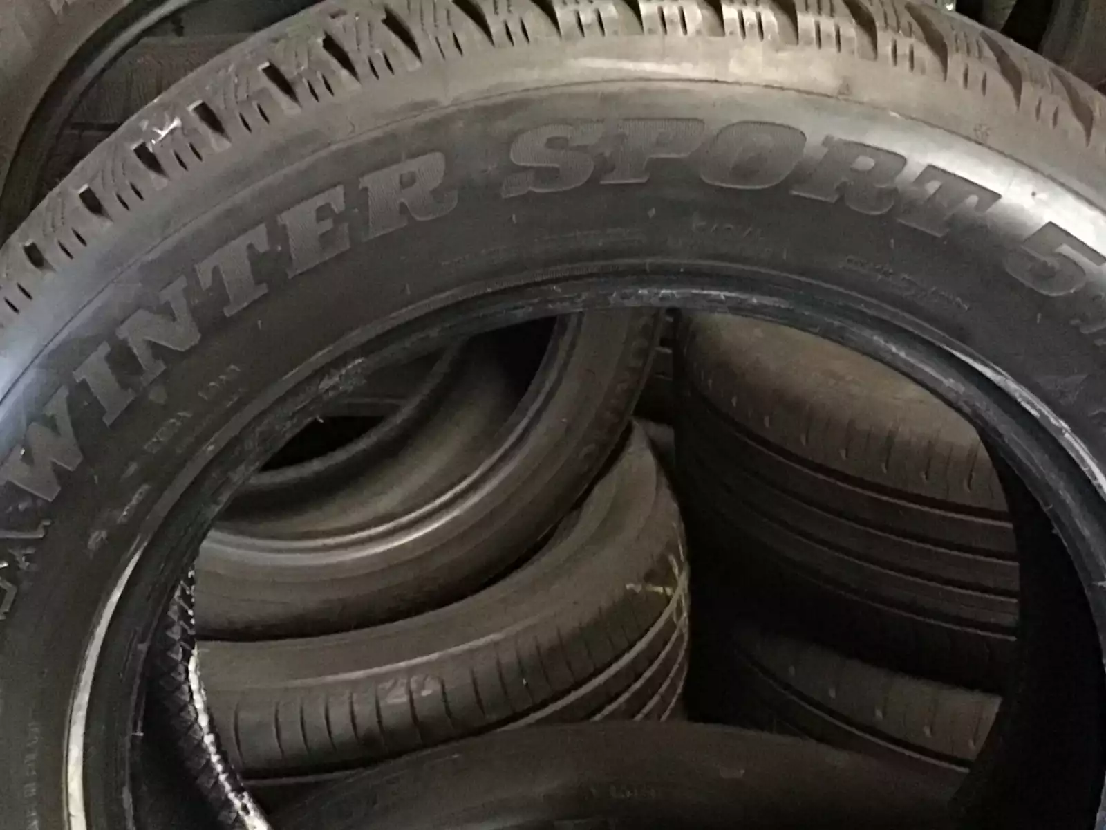 Pneus hiver 16 215/65 R16 99H - Photo 1
