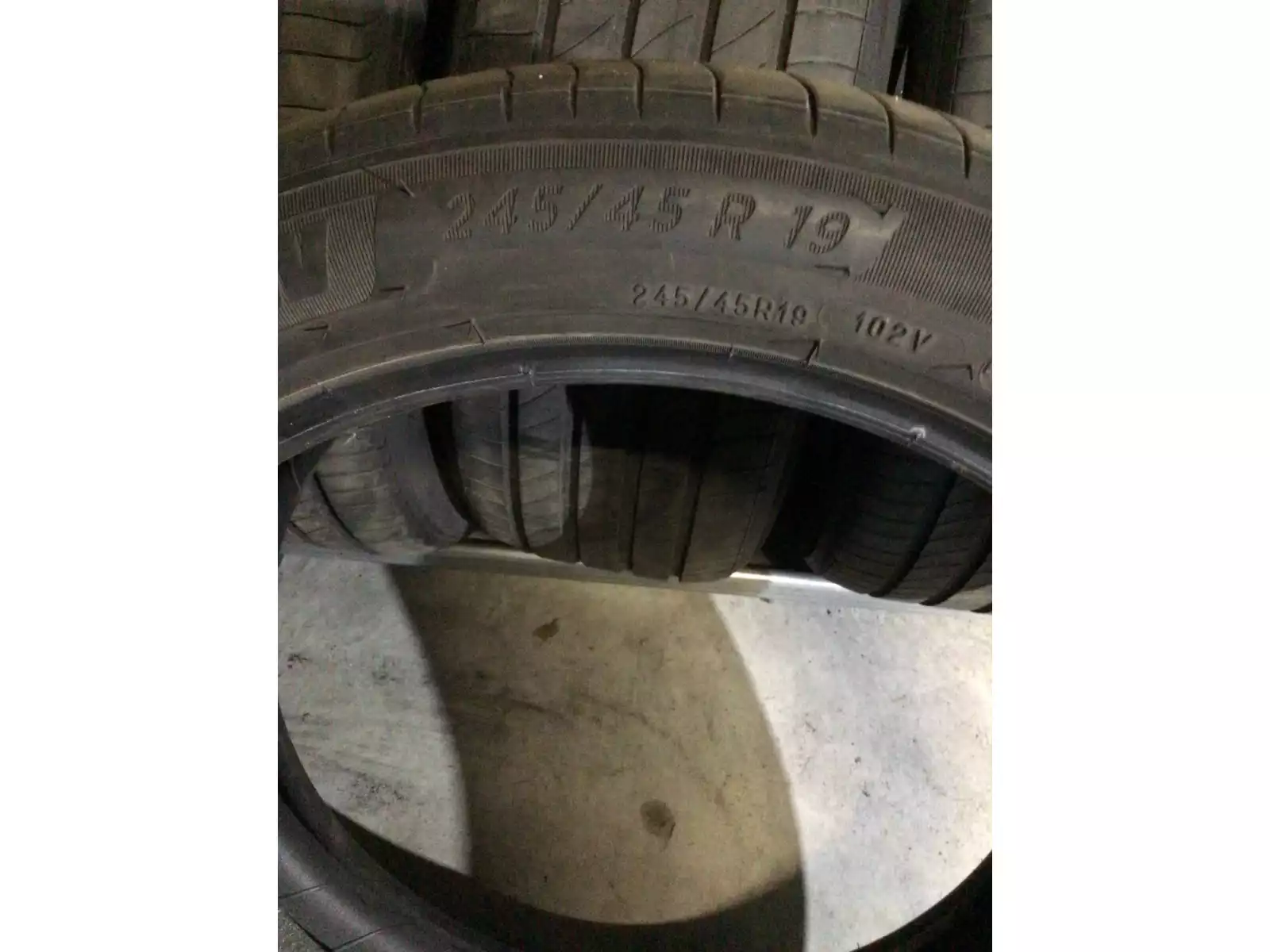 Pneus été 19 245/45 R19 102V - Photo 1