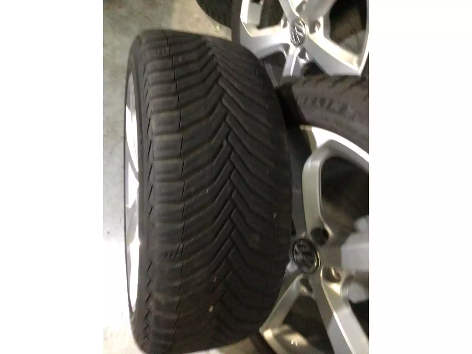 Jantes alu + Pneus toutes saisons 17 225/45 R17 94Y - Photo 1