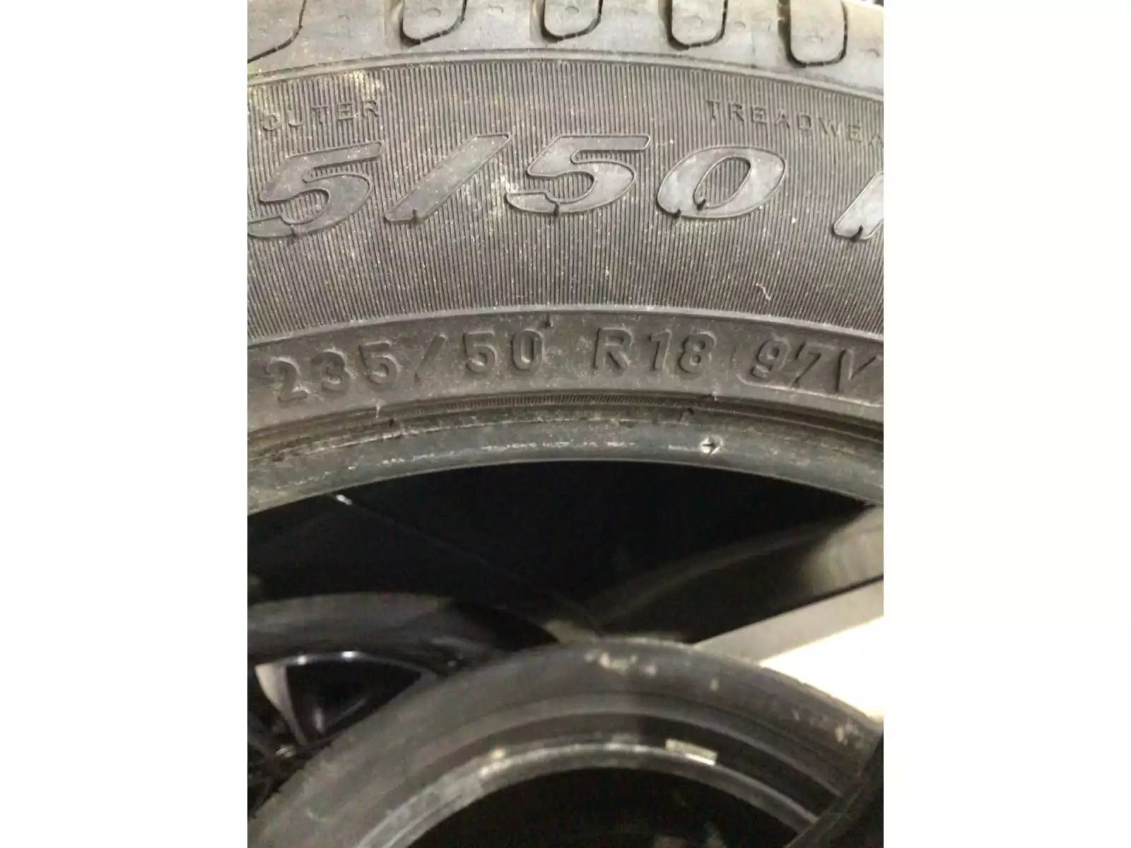 Pneus été 18 235/50 R18 97V - Photo 1