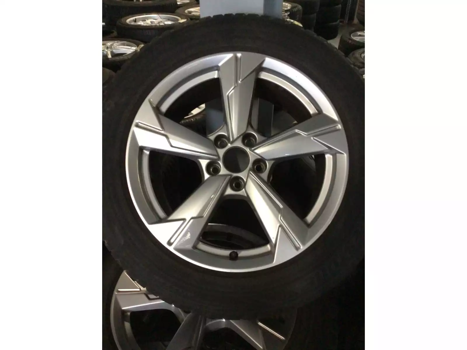 Jantes alu + Pneus hiver 18 235/55 R18 100H - Photo 1