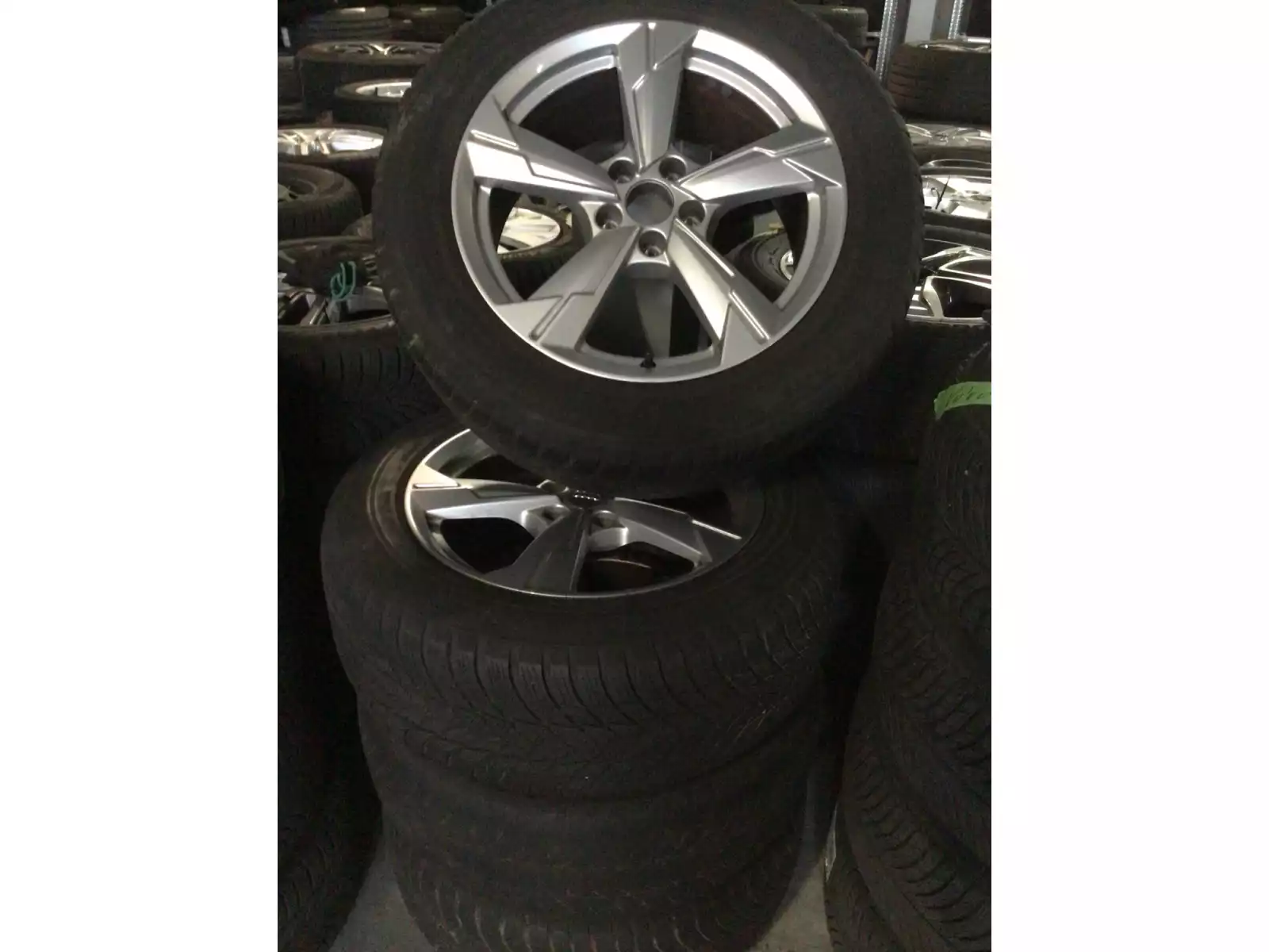 Jantes alu + Pneus hiver 18 235/55 R18 100H - Photo 1