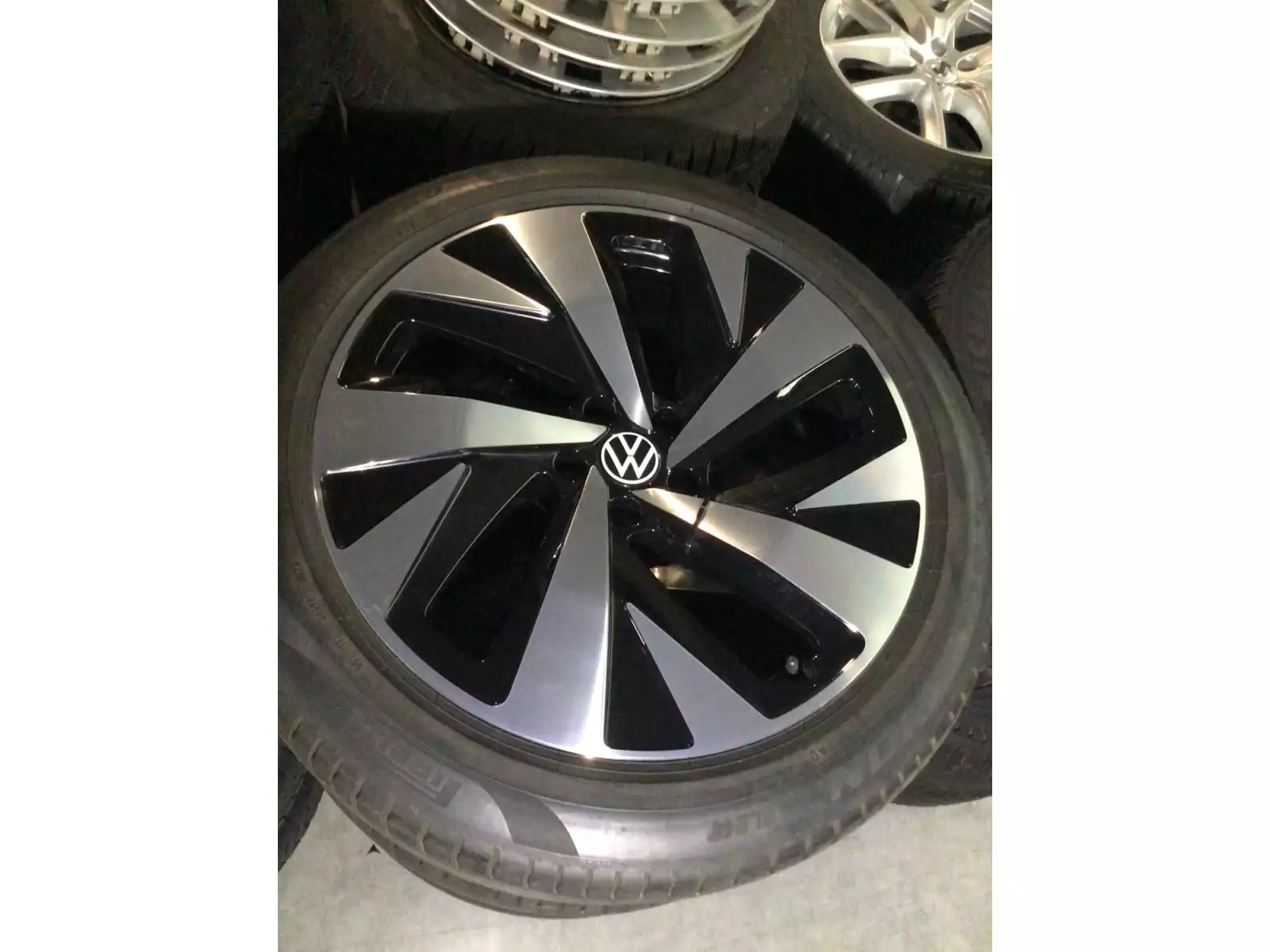 Jantes alu + Pneus été 20 255/45 R20 101T - Photo 1