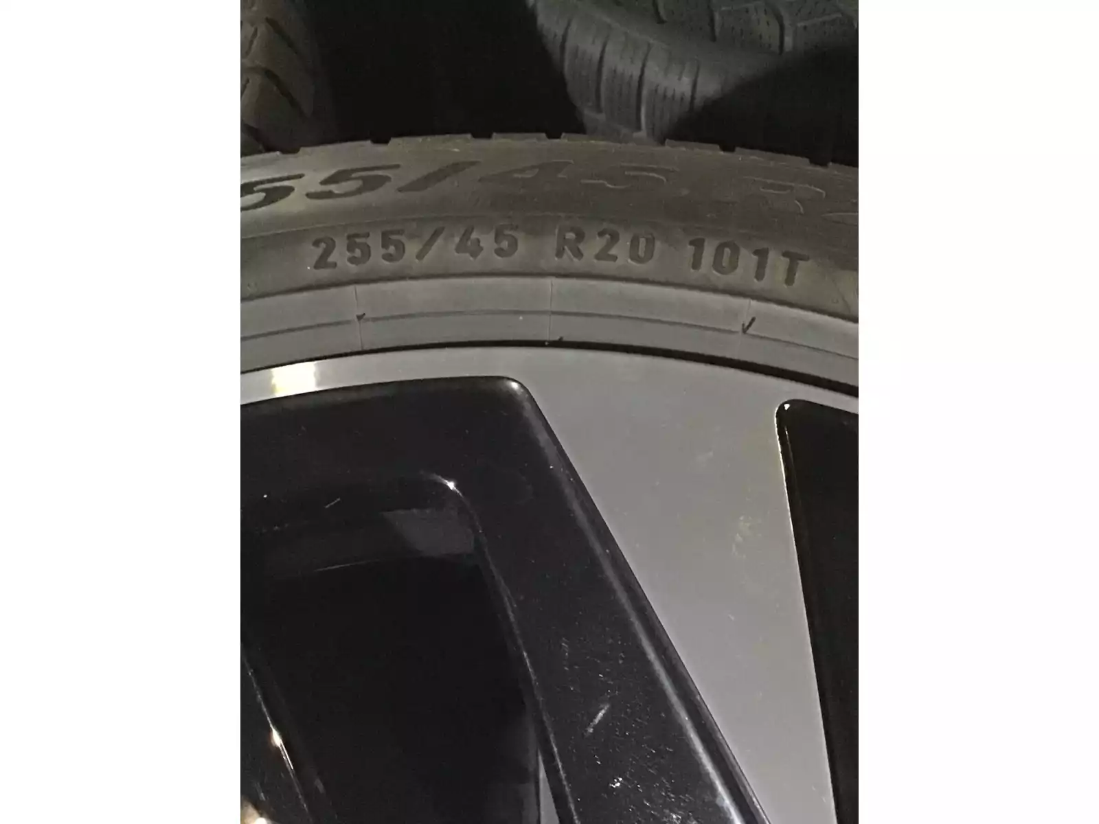Jantes alu + Pneus été 20 255/45 R20 101T - Photo 1