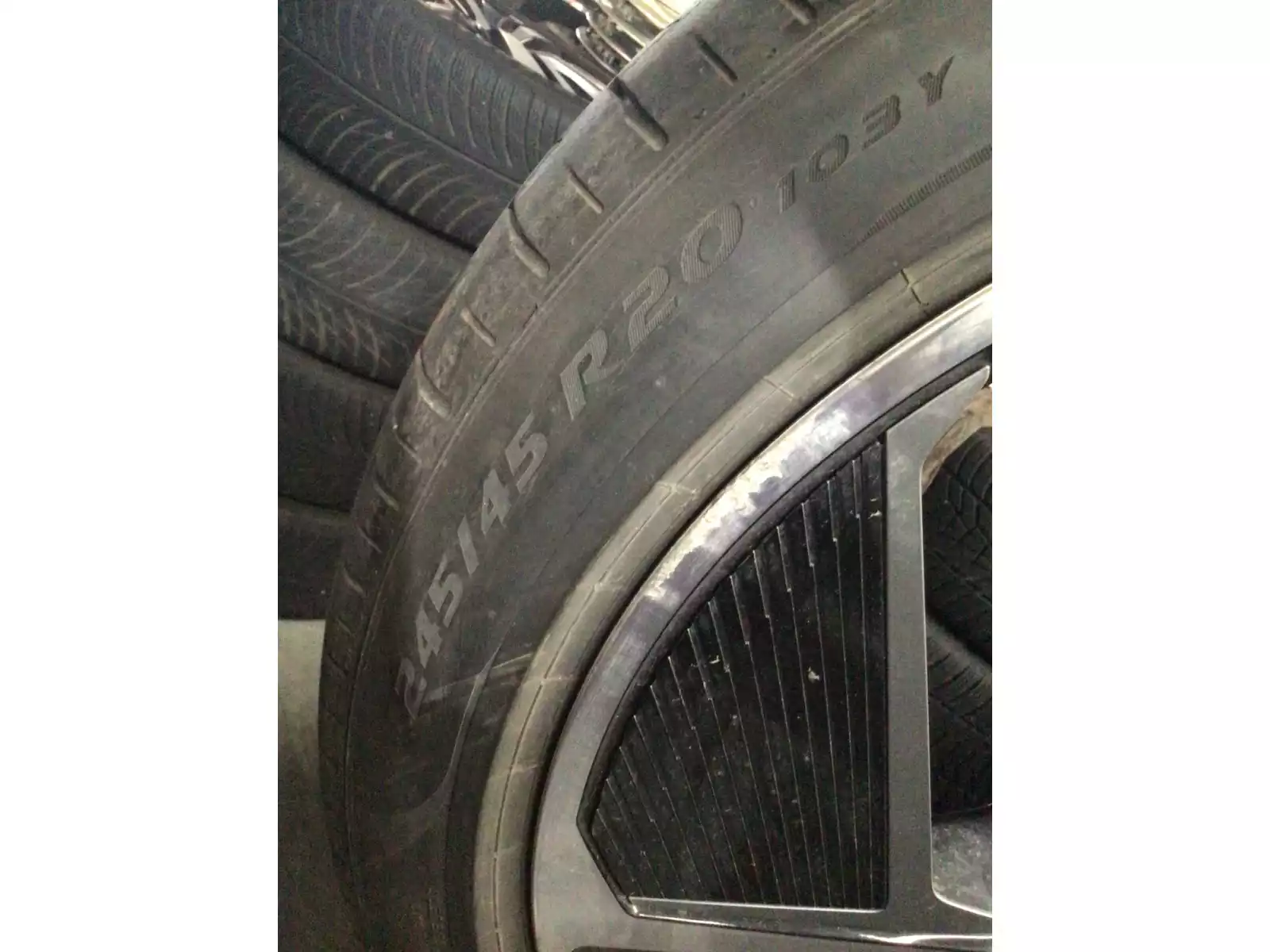 Jantes alu + Pneus été 20 245/45 R20 - Photo 1