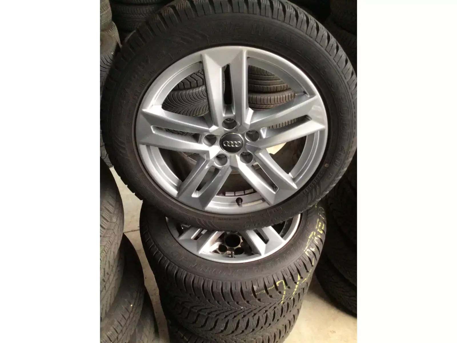 Jantes alu + Pneus hiver 17 225/50 R17 98H - Photo 1