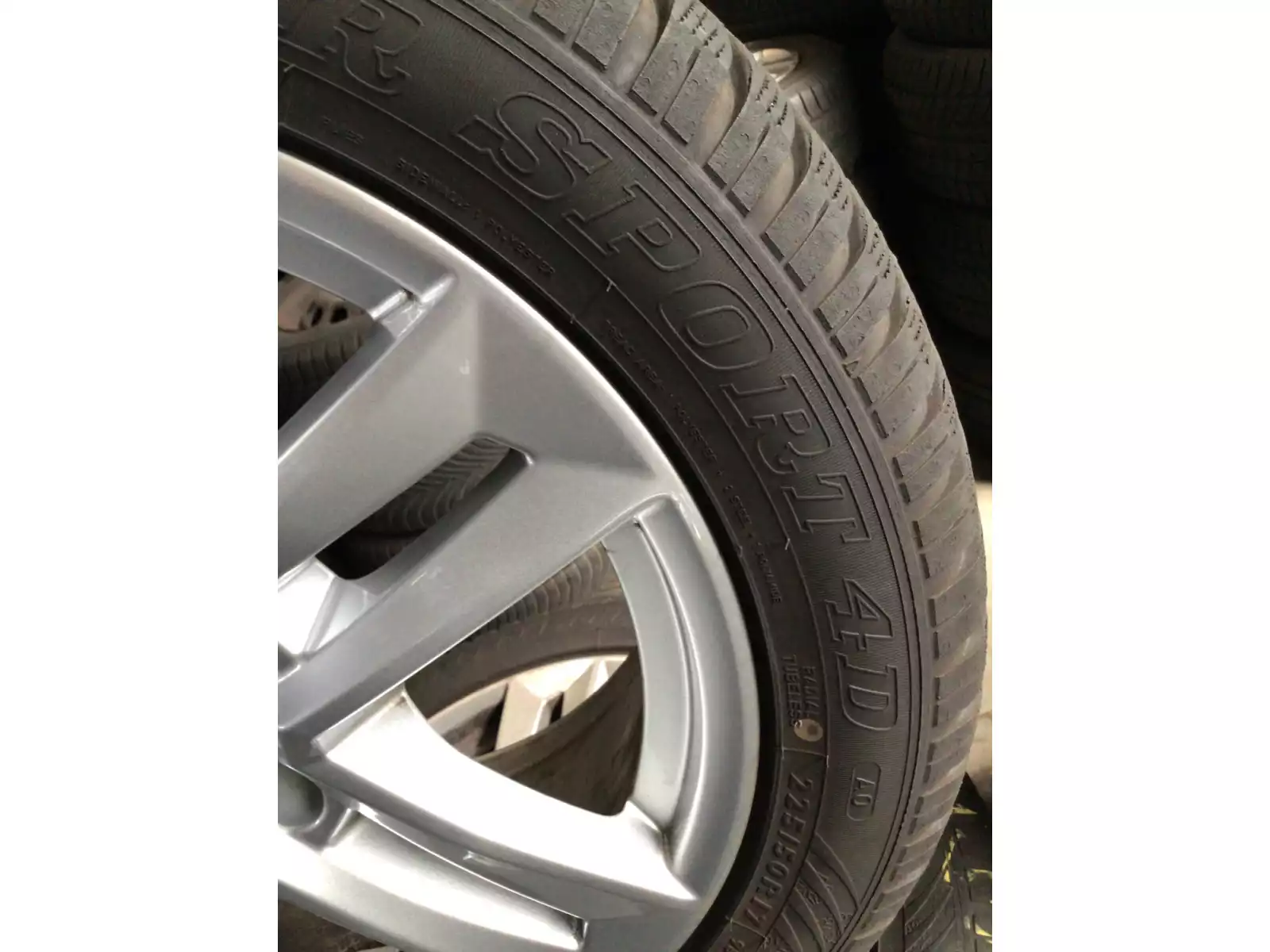 Jantes alu + Pneus hiver 17 225/50 R17 98H - Photo 1