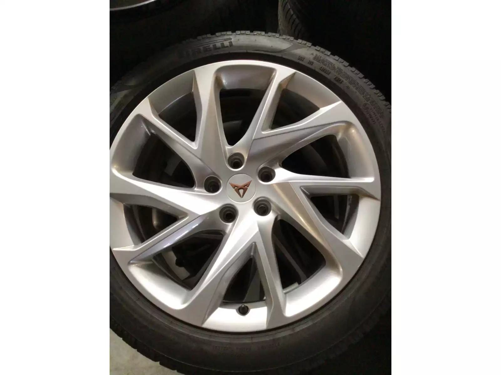 Jantes alu + Pneus hiver 18 245/45 R18 100V - Photo 1