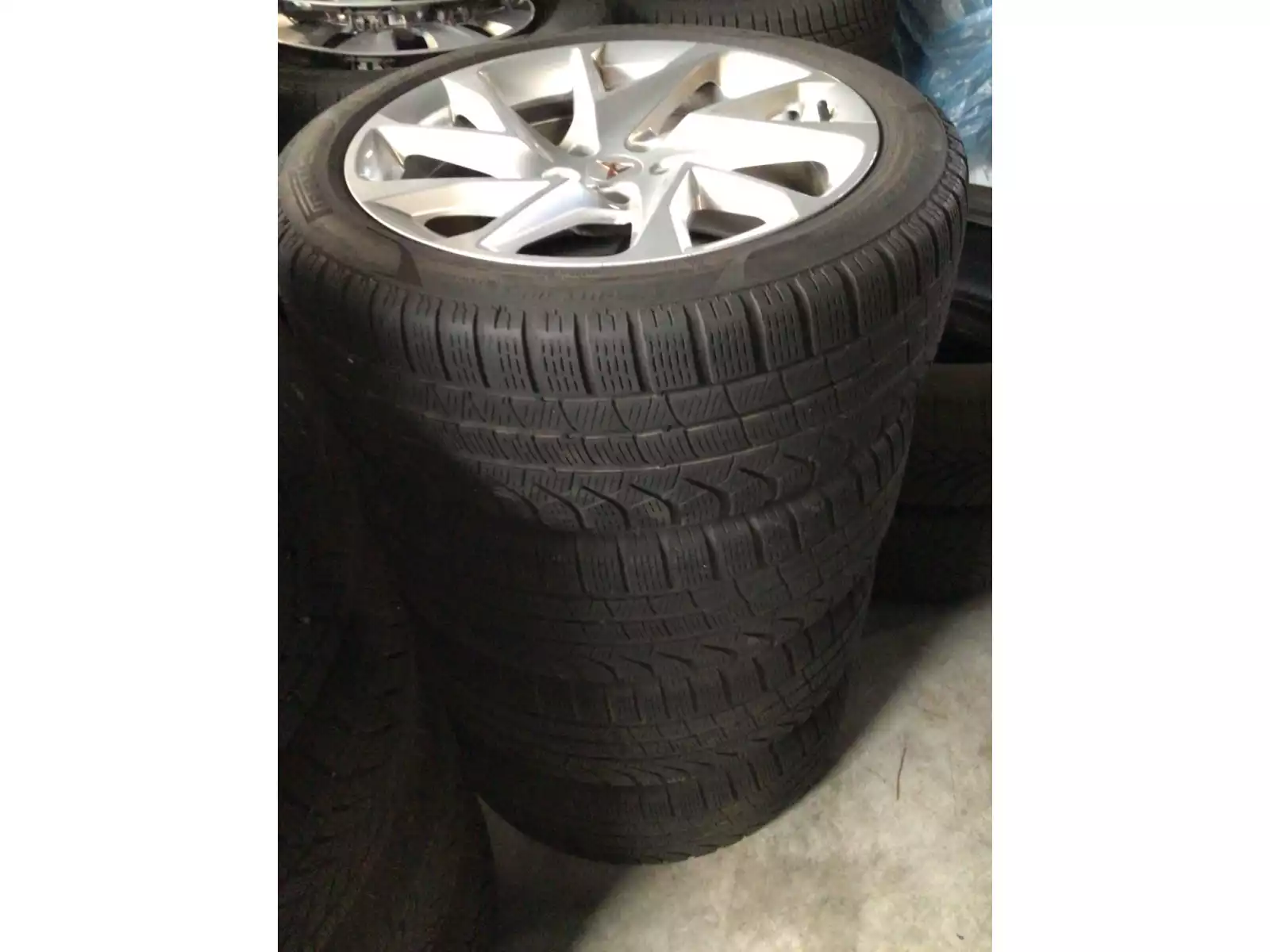 Jantes alu + Pneus hiver 18 245/45 R18 100V - Photo 1