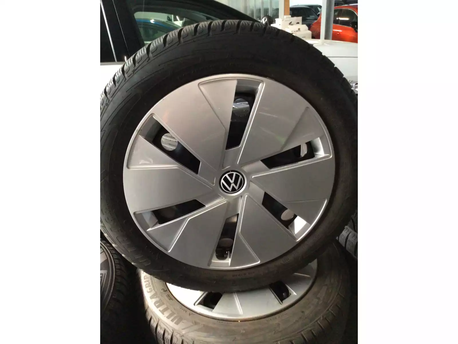 Jantes acier + Pneus hiver 18 215/55 R18 95T - Photo 1