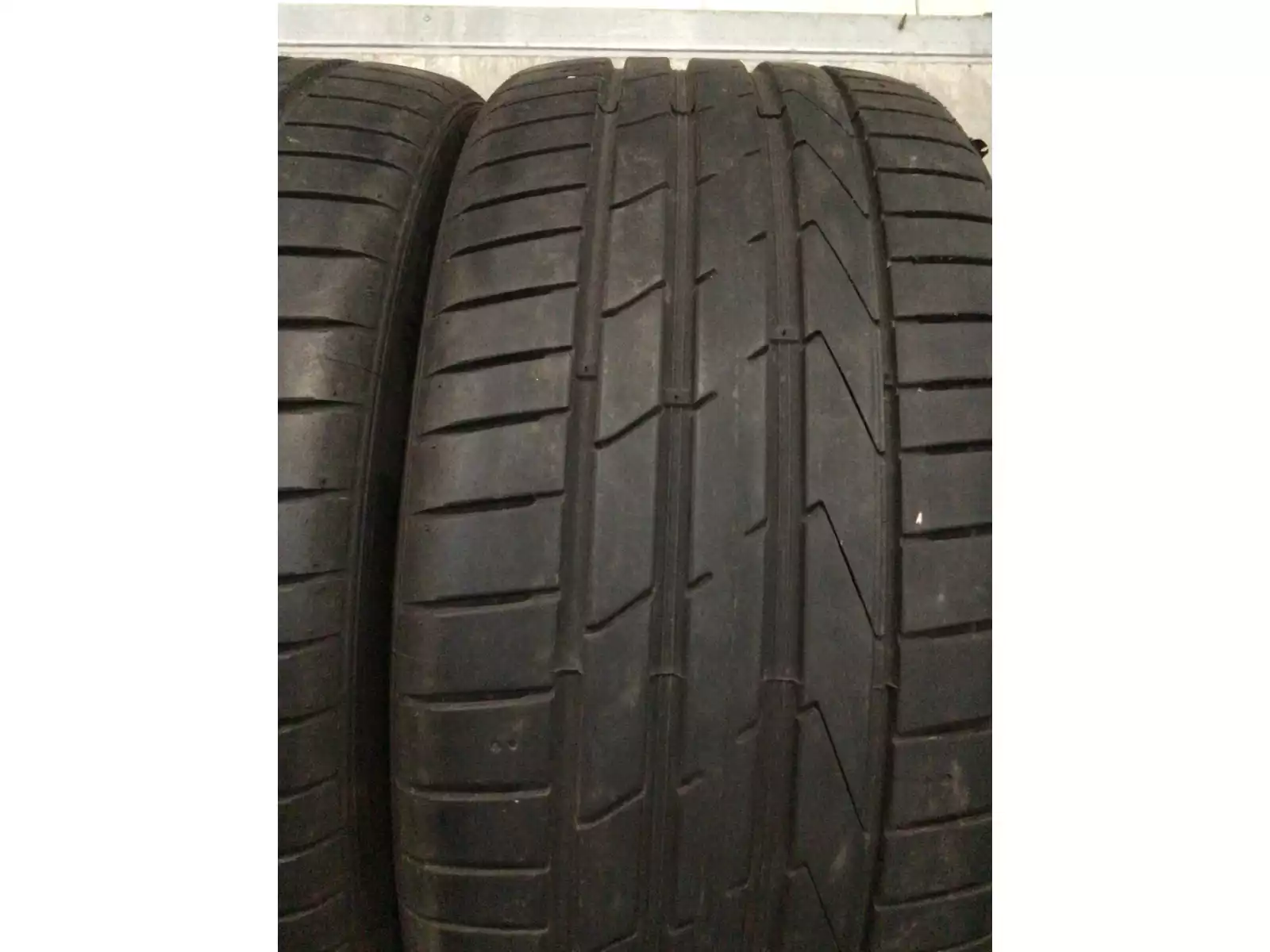 Pneus été 18 245/40 R18 93Y - Photo 1