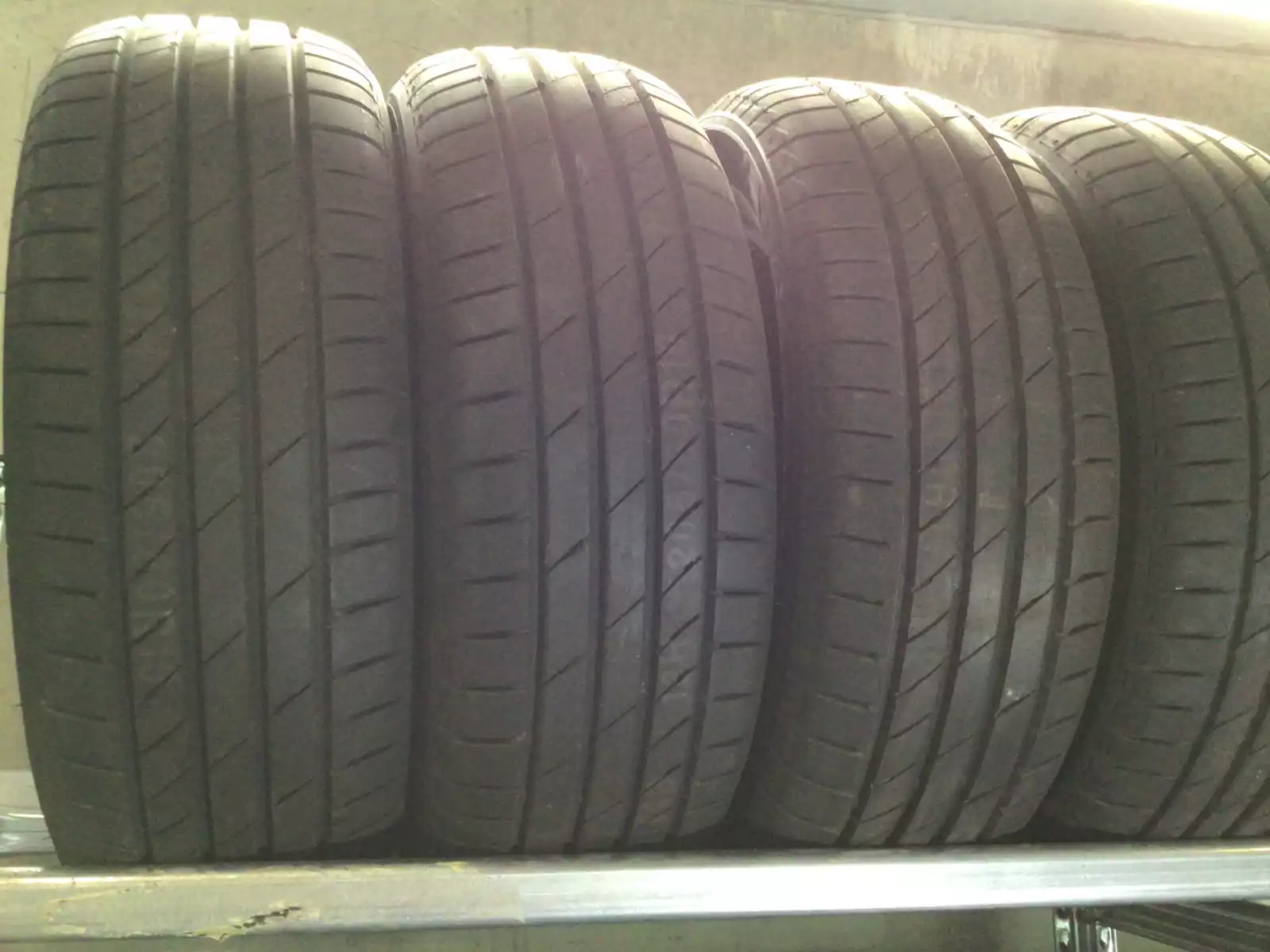 Pneus été 16 205/60 R16 92V - Photo 1