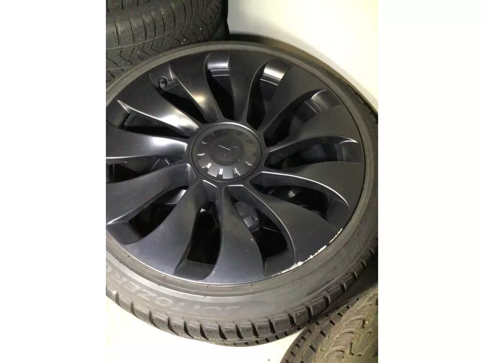 Jantes alu + Pneus hiver 21 275/35 R21 103V - Photo 1