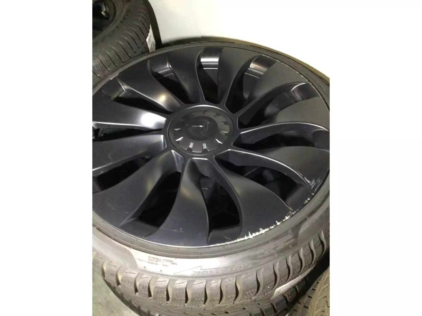 Jantes alu + Pneus hiver 21 275/35 R21 103V - Photo 1