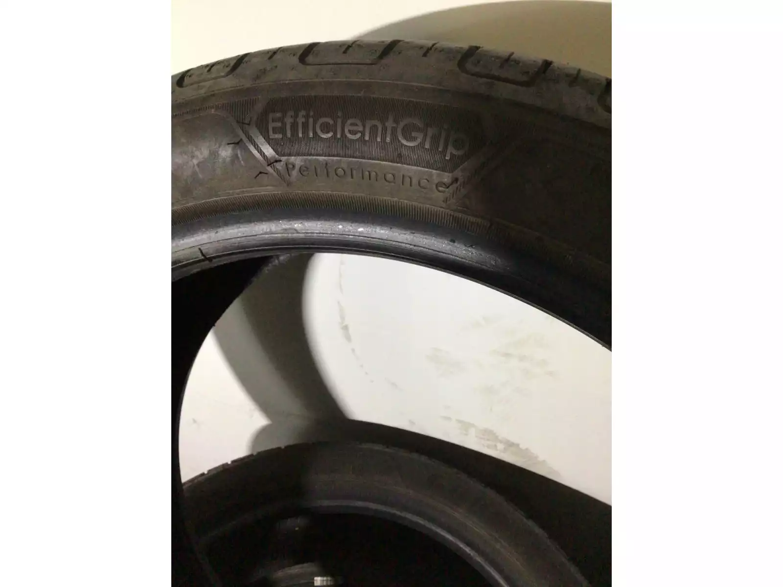 Pneus été 17 205/45 R17 88V - Photo 1