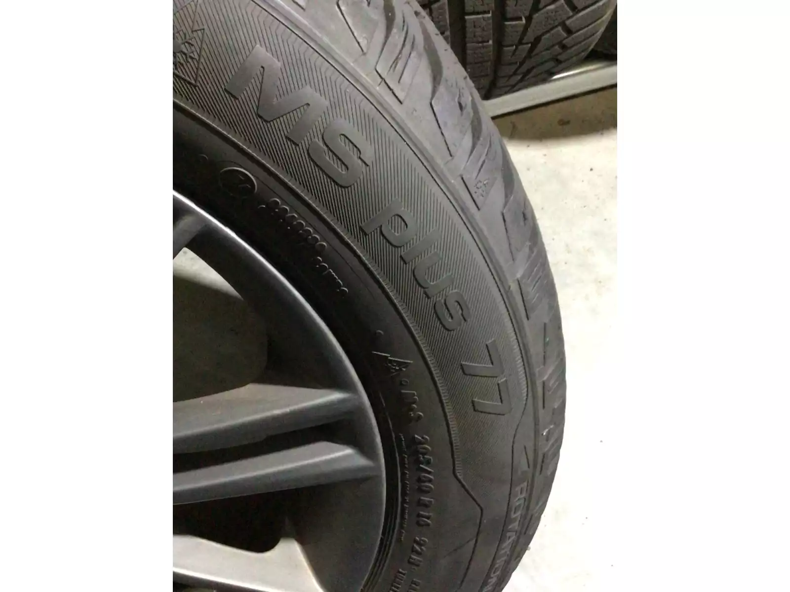 Jantes alu + Pneus hiver 16 205/60 R16 92H - Photo 1