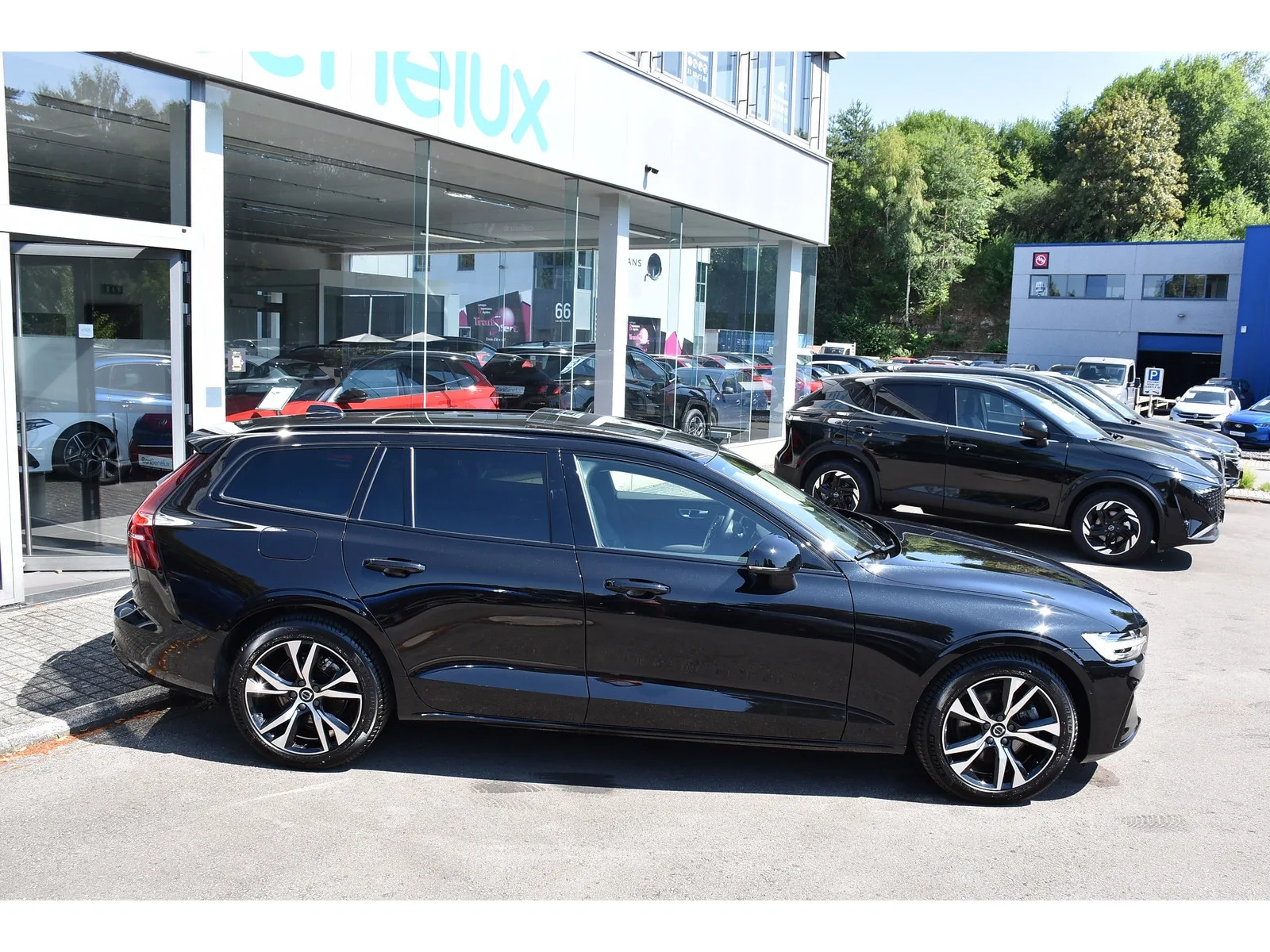 Volvo V60 2.0 B4 Plus Dark Geartronic PANO CUIR MEMO CAM360 HARMAN 1° MAIN - Photo 1