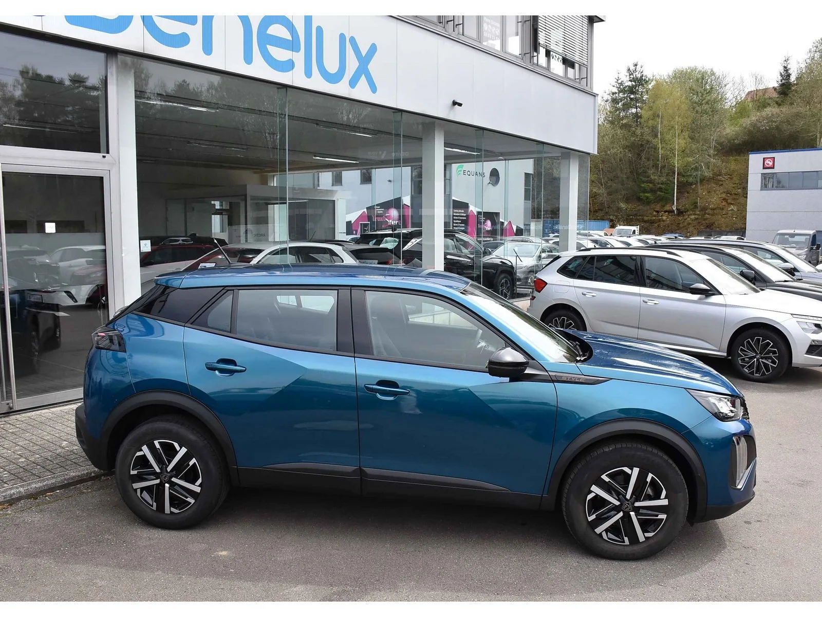 Peugeot 2008 1.2 Hybrid 145 e-DCS6 Style REGUL LANE PDC 1° MAIN - Photo 1