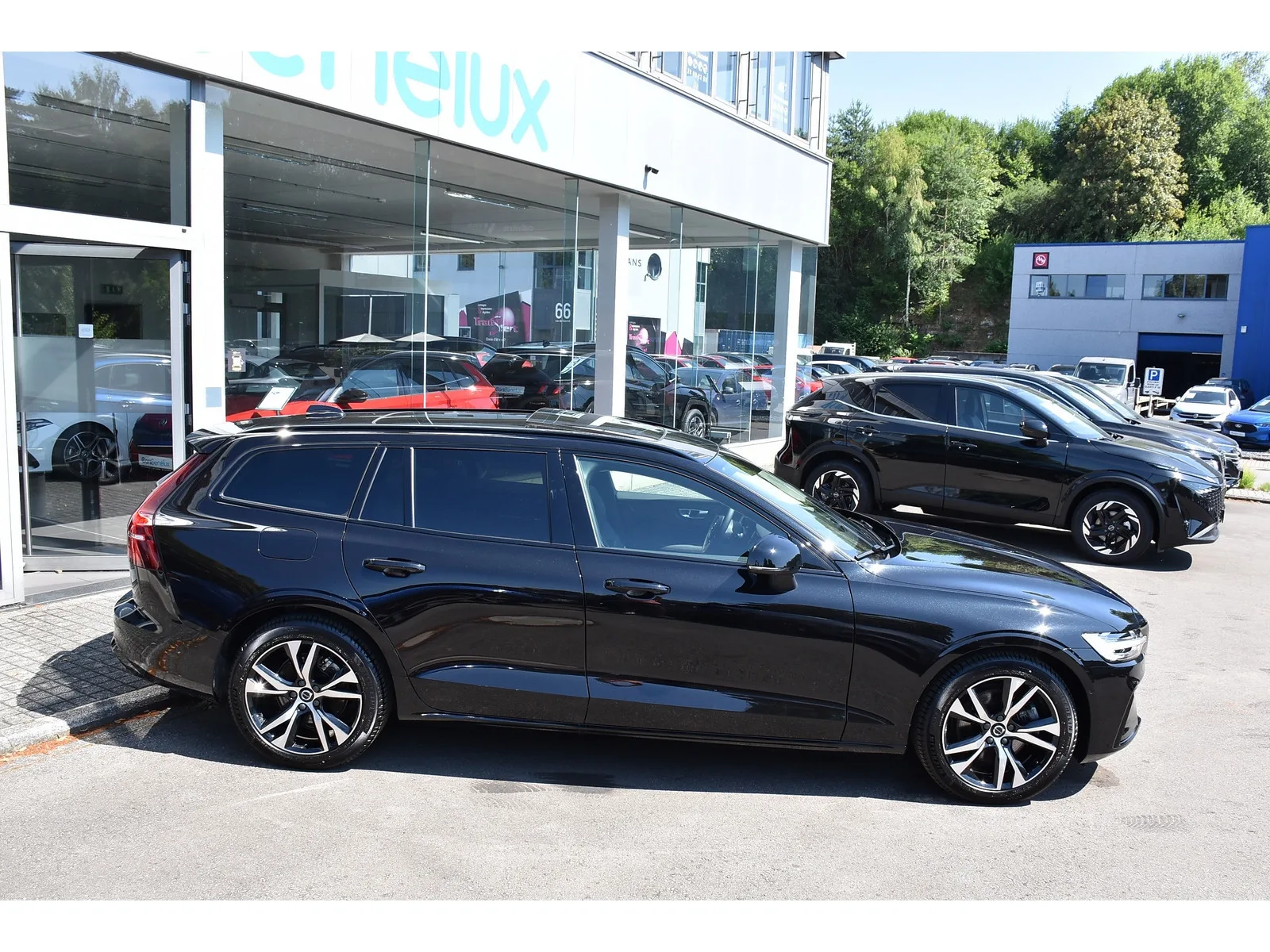 Volvo V60 2.0 B4 Plus Dark Geartronic PANO CUIR MEMO CAM360 HARMAN 1° MAIN - Photo 1
