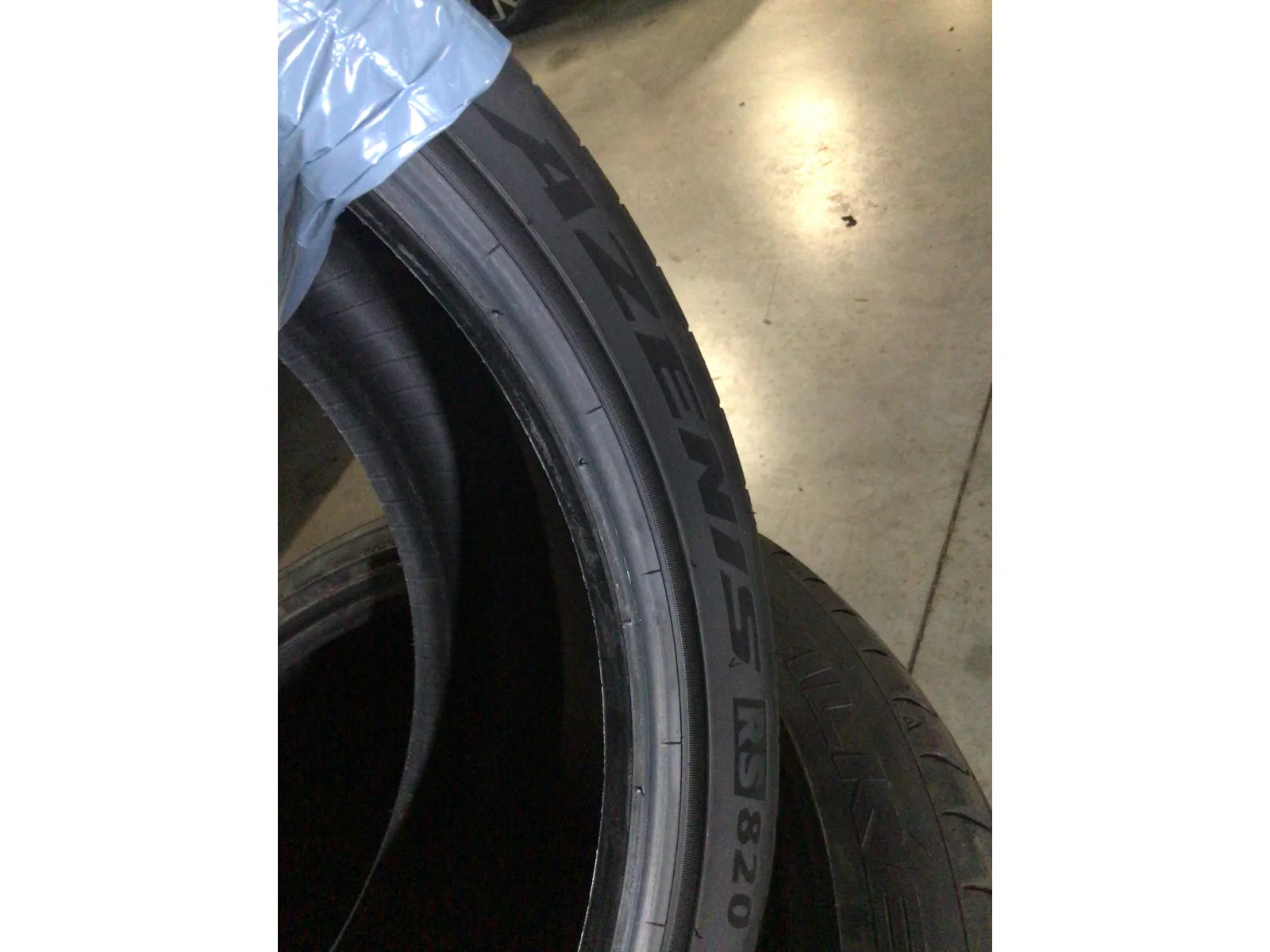 Pneus été 20 255/40 R20 101Y - Photo 1