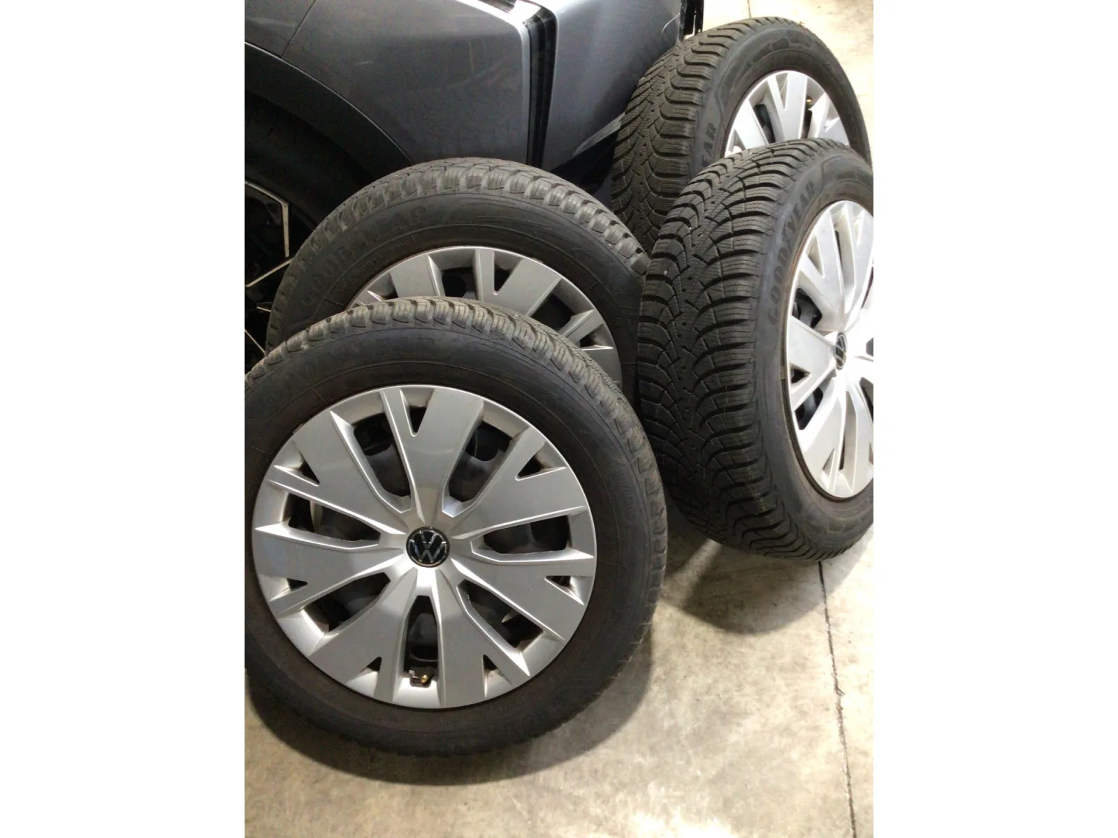 Jantes acier + Pneus hiver 16 195/60 R16 93H - Photo 1