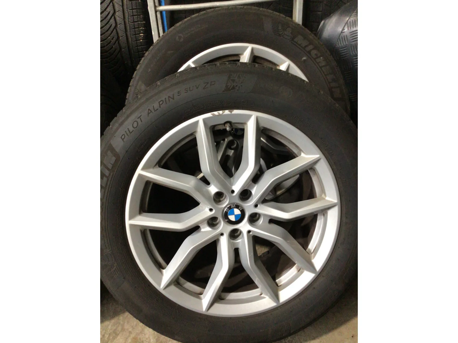 Jantes alu + Pneus hiver 19 265/50 R19 110H - Photo 1