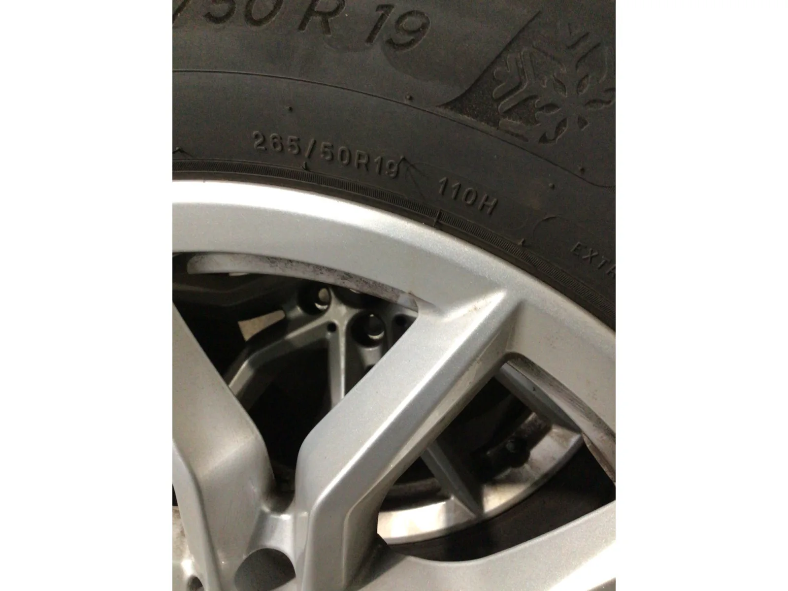 Jantes alu + Pneus hiver 19 265/50 R19 110H - Photo 1