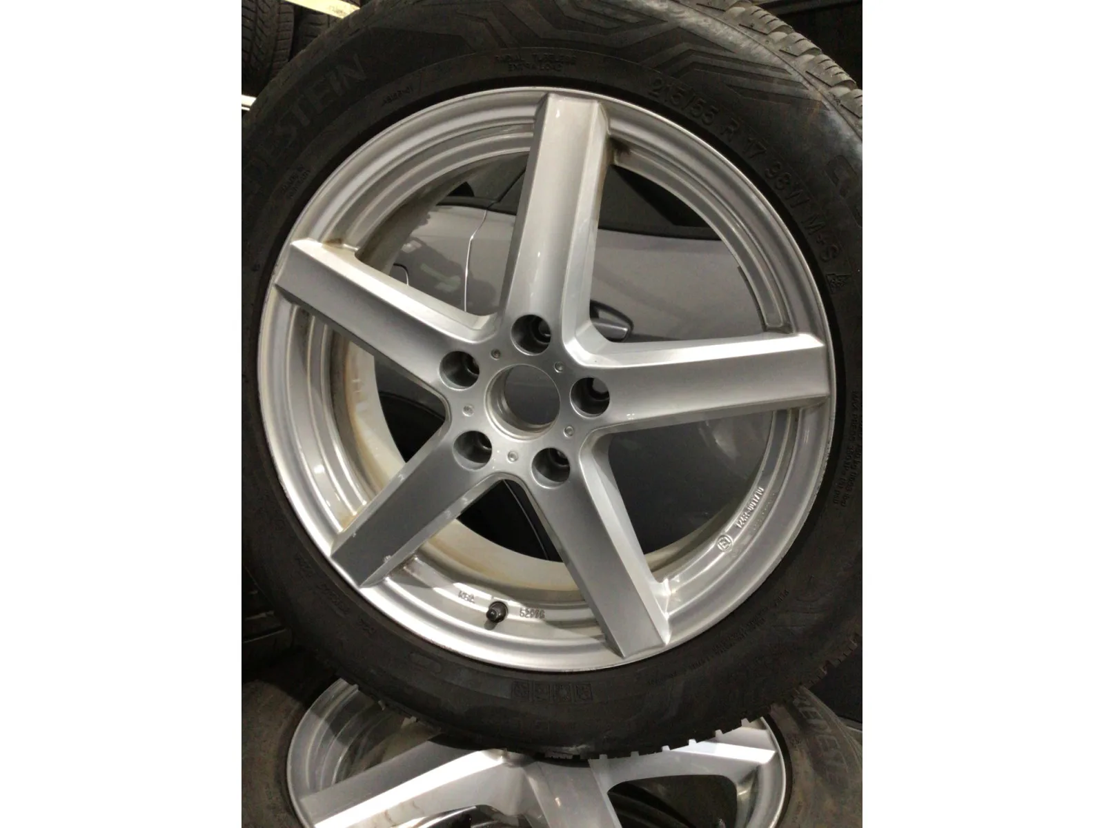 Jantes alu + Pneus hiver 17 215/55 R17 98W - Photo 1